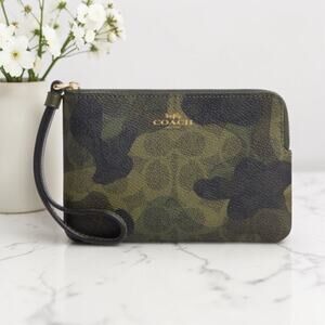 Coach Corner Zip Wristlet In Signature Camo Print CW858